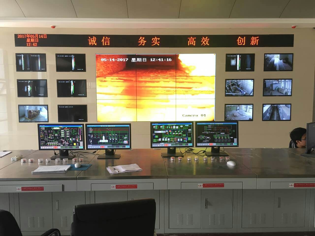 炉内型高温电视监控系统适用于炉内温度2000℃以内炉壁温度3000C 炉内型高温电视监控系统适用于炉内温度2000℃以内炉壁温度3000C